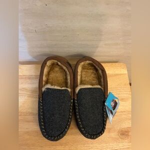 NWT- RockDove Men's Hearthfire memory foam footbed